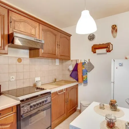 Апартаменты Charming Apt With Parking Close To The Beach! Санари-сюр-Мер