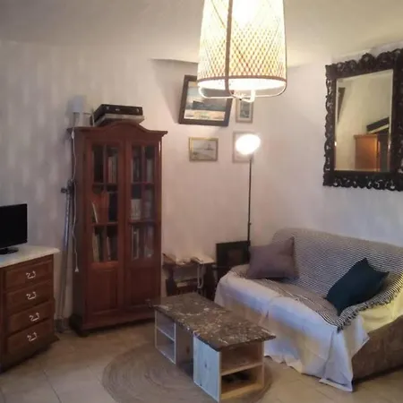 Апартаменты Charming Apt With Parking Close To The Beach! *